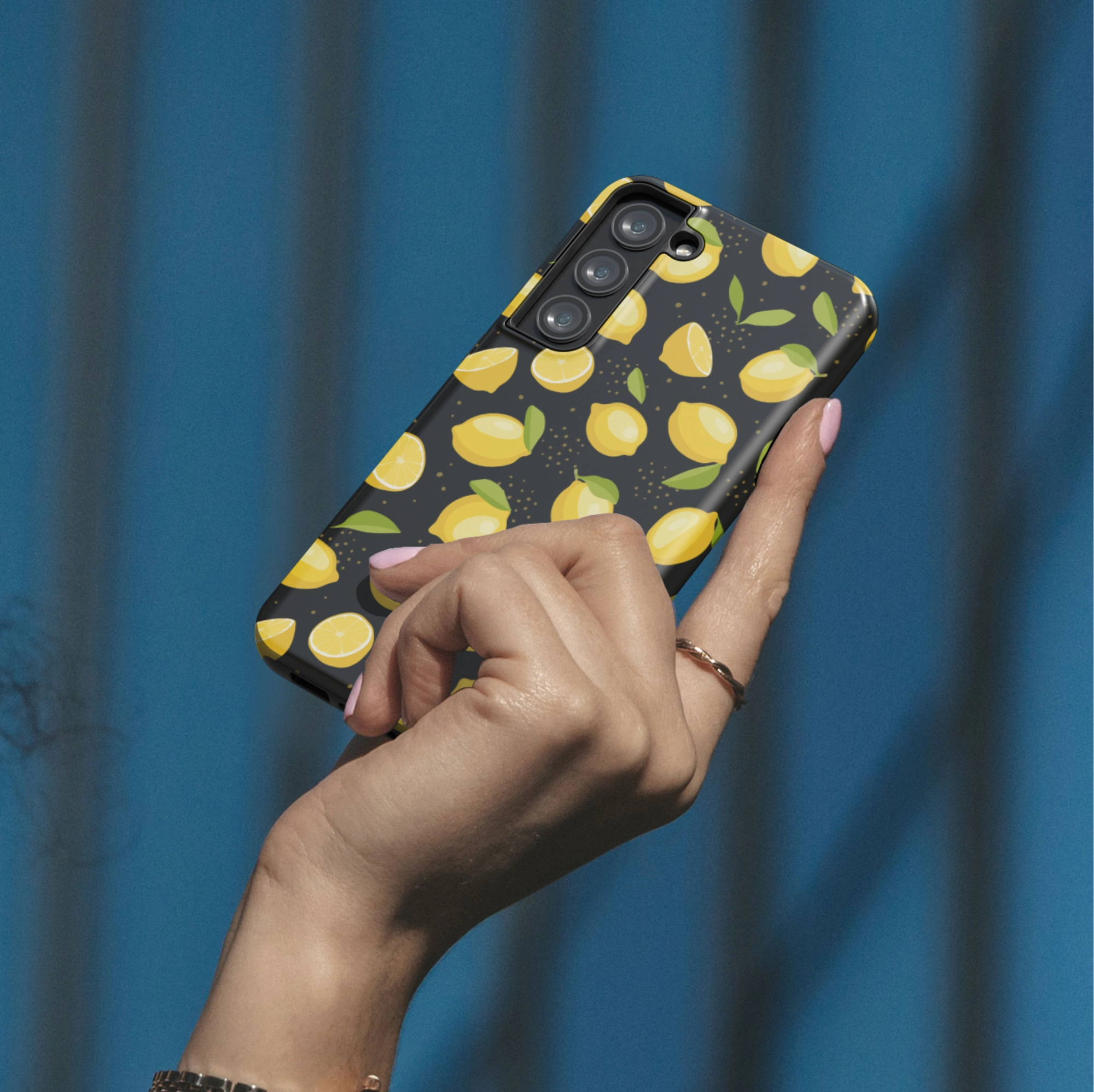 Main Squeeze Gloss Finish Design Comfort Detail