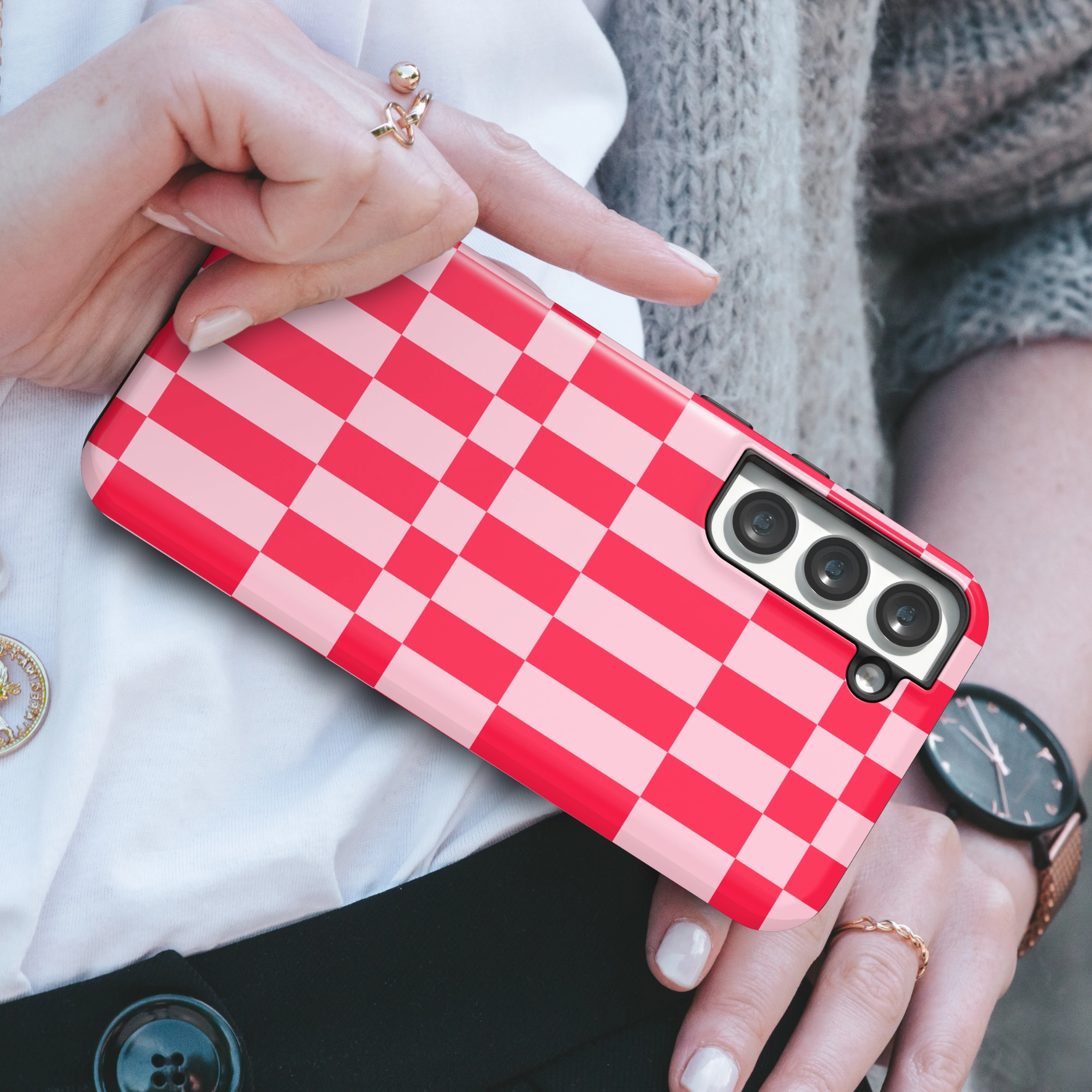 Picnic Chic Scratch Proof Slim Fit Design